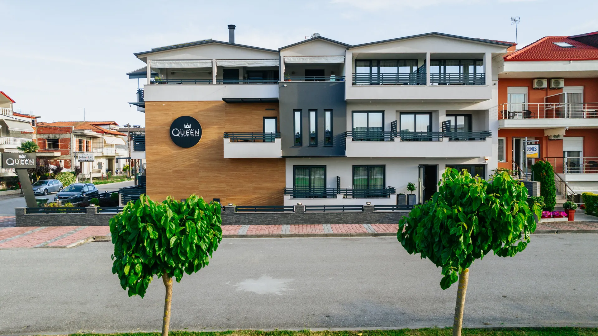 Tiara Holidays - Elizabeth Queen Luxury Rooms